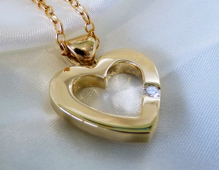 gold-heart-pendant-custom-made-in-New-Zealand